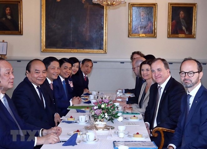 vietnamese swedish pms hold talks