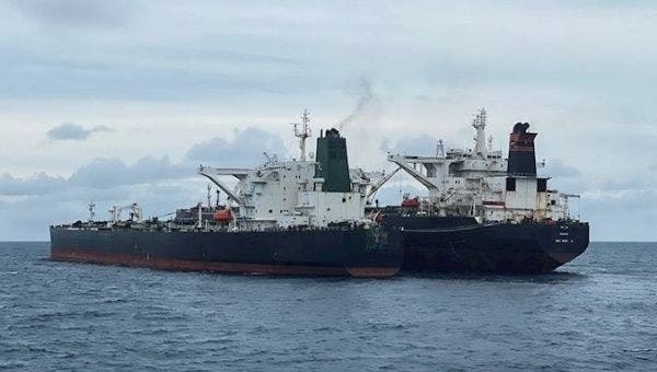Hai tàu dầu MT Horse và MT Freya bị bắt khi đang chuyển dầu trái phép gần bờ biển Indonesia. (Nguồn: EFE)
