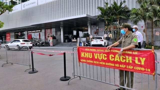 Hà Nội: Phong toả toà nhà ở quận Tây Hồ vì có ca nghi nhiễm Covid-19