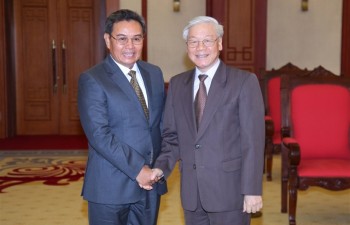 Party chief meets with Lao front President