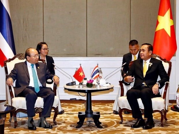 pm meets with leaders on sidelines of 34th asean summit