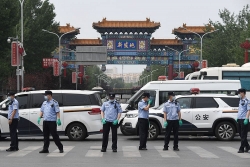 Lo ngại làn sóng Covid-19 thứ hai, Bắc Kinh tạm thời đóng cửa một chợ nông sản lớn