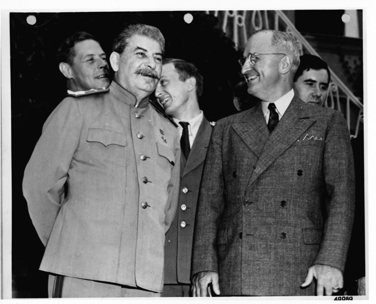  Lãnh đạo Liên Xô Joseph Stalin cùng Tổng thống Mỹ Harry Truman tại Hội nghị Potsdam, Đức. (Nguồn: Getty)