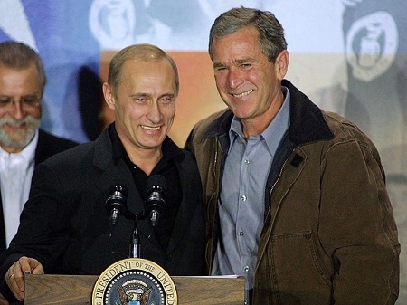 Nhà lãnh đạo Nga Putin và Tổng thống Mỹ George W. Bush tại Crawford, Texas năm 2001. (Nguồn: AFP)