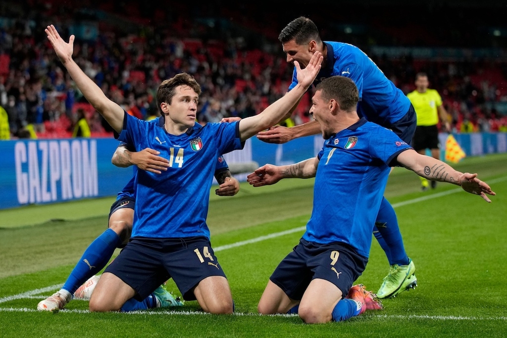 Federico Chiesa trở thành ngườ hùng của tuyển Ý khi ghi bàn mở tỷ số trong hiệp phụ phá vỡ bế tắc trận đấu. (Nguồn: AFP)