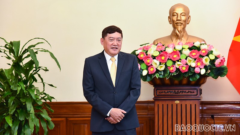 Thứ trưởng Ngoại giao Phạm Quang Hiệu trao quyết định bổ nhiệm, điều động cán bộ và viên chức lãnh đạo, quản lý thuộc Học viện Ngoại giao