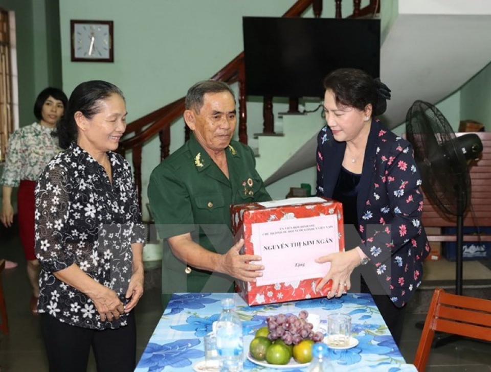 na chairwoman visits quang ngai ahead of martyrs day