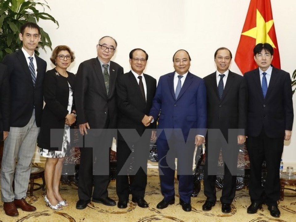 pm nguyen xuan phuc greets asean secretary general