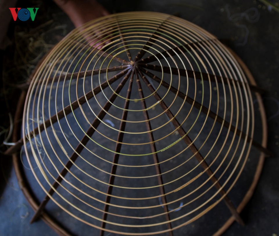 lotus leaf conical hat making at craft villages in hue