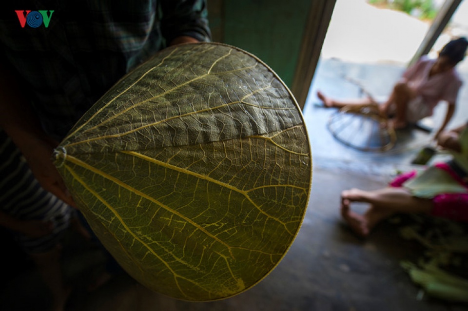 lotus leaf conical hat making at craft villages in hue