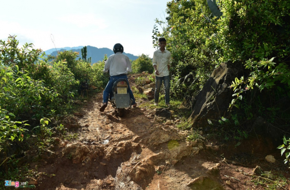 exploring hang la cave in mu cang chai