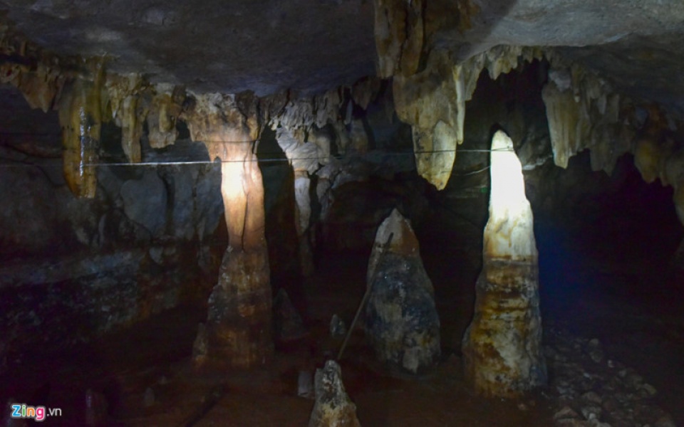 exploring hang la cave in mu cang chai