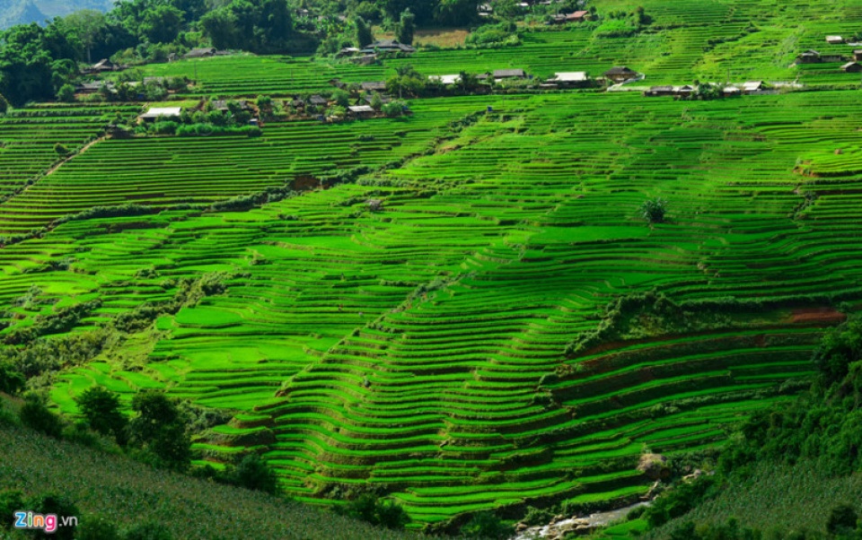 exploring hang la cave in mu cang chai