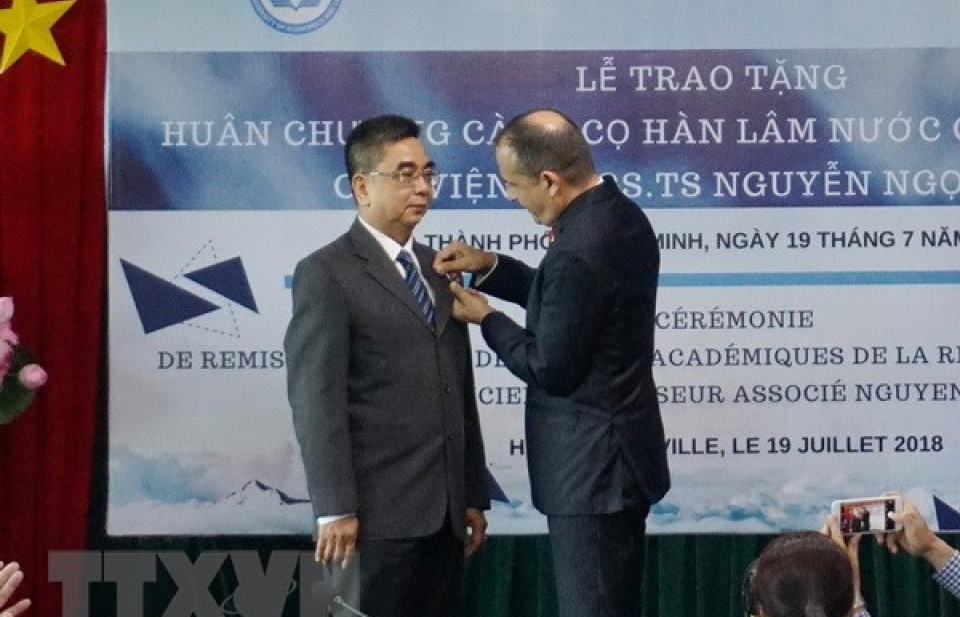 France’s Order of Academic Palms presented to Vietnamese scholar