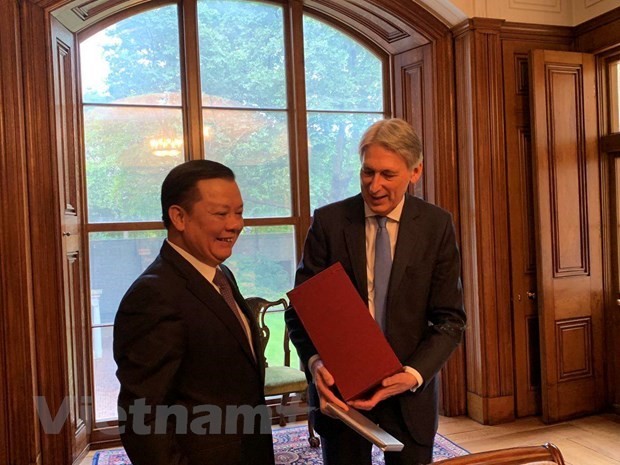 vietnam uk share experience in financial field