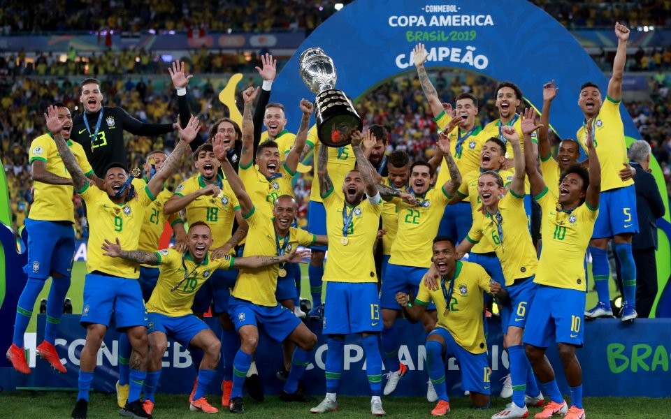 Đội tuyển Brazil là một trong những đội bóng có nhiều thành tích nhất trong lịch sử bóng đá. Hãy xem hình ảnh của đội tuyển Brazil để thấy được những ngôi sao lẫy lừng như Neymar, Gabriel Jesus và nhiều ngôi sao khác đang chơi cho đội tuyển này.