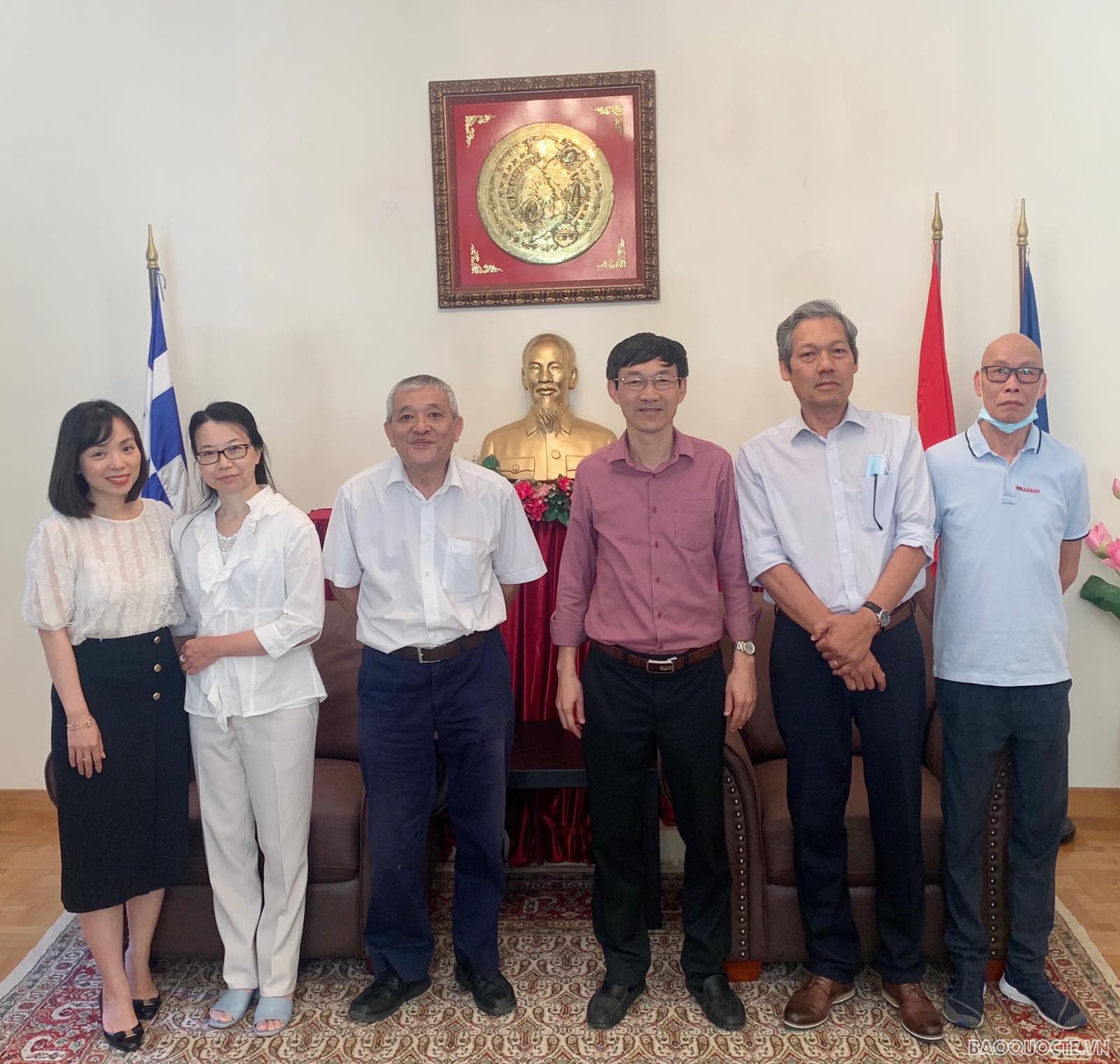 Ngày 13/7, Đại sứ Lê Hồng Trường đã có buổi làm việc với Hội người Việt Nam tại Hy Lạp.