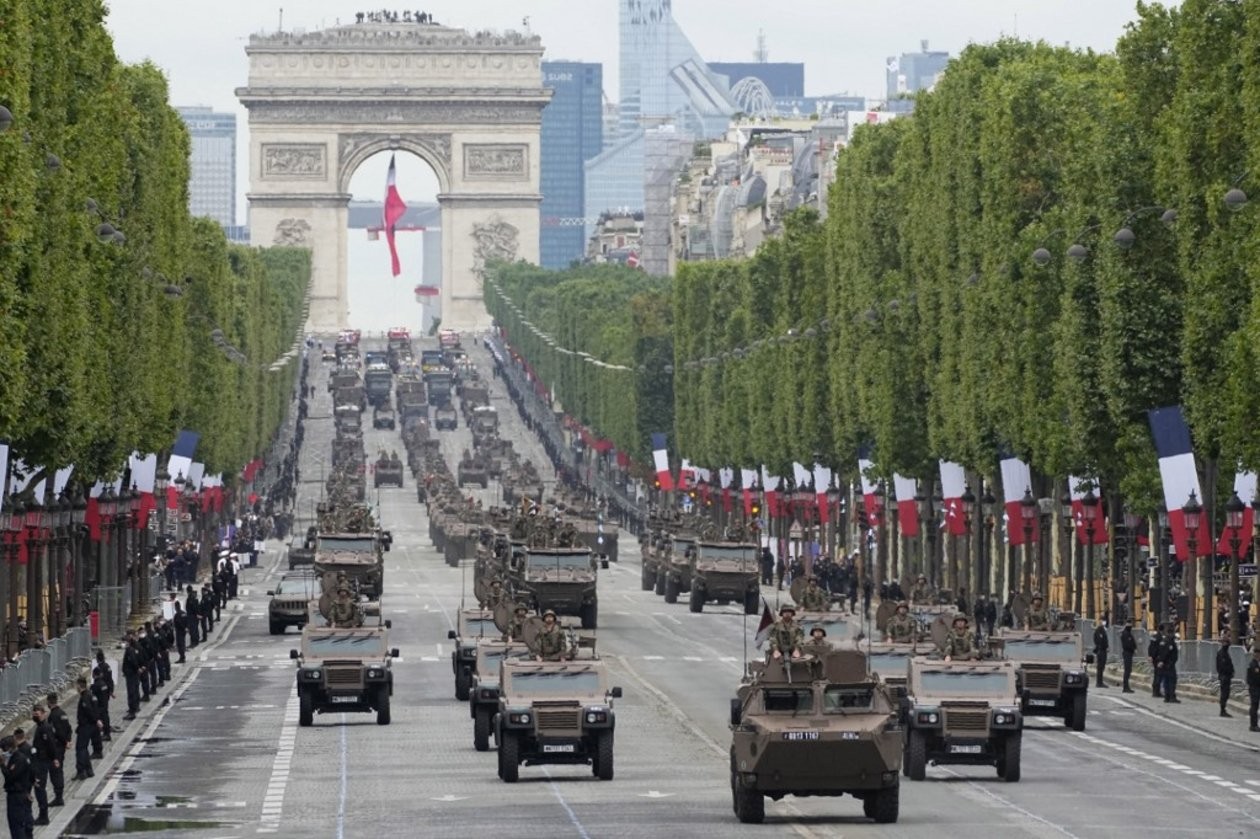 Pháp phô trương sức mạnh khí tài quân sự nhân ngày Quốc khánh (Nguồn: RTL)
