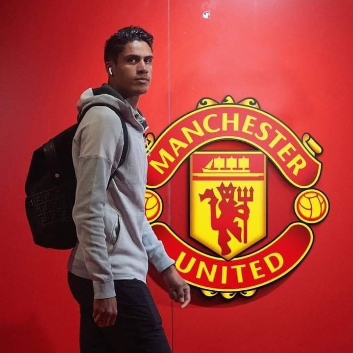 Raphael Varane đã rất gần với Man Utd?