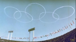 Nhìn lại những hình ảnh xúc động tại kỳ Olympic đầu tiên ở Nhật Bản