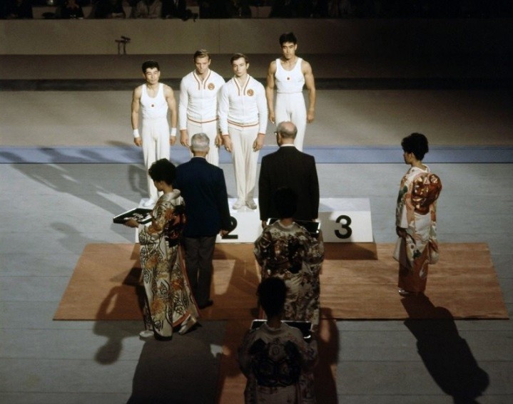 Thành công trong việc chứng minh năng lực tổ chức một sự kiện thể thao tầm cỡ thế giới như Thế vận hội mùa hè 1964  đã mang lại cho Nhật Bản 3 giải thưởng danh giá của Ủy ban Olympic quốc tế (IOC), gồm bằng khen,  cúp Olympic và Bonacossa - danh hiệu đã bị ngừng trao tặng sau phiên họp lần thứ 75 của IOC  tại thành phố Vienna (Áo) năm 1974. (Nguồn: Getty Images)