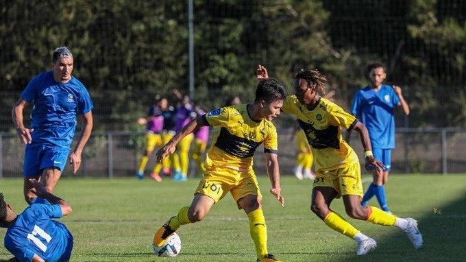 Quang Hải nhận lời vô số lời khen sau bàn thắng 'siêu phẩm' ở Pau FC