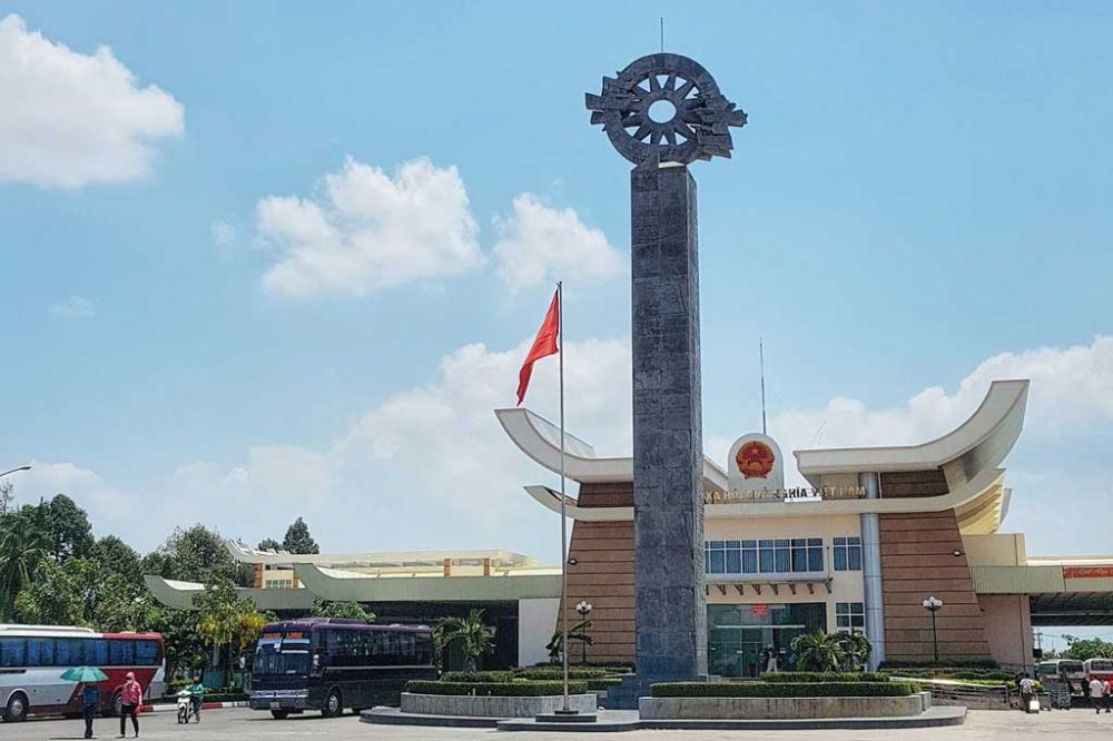 Cửa khẩu Mộc Bài (tỉnh Tây Ninh) là cửa khẩu lớn nhất phía Nam trên tuyến biên giới đất liền Việt Nam-Campuchia.