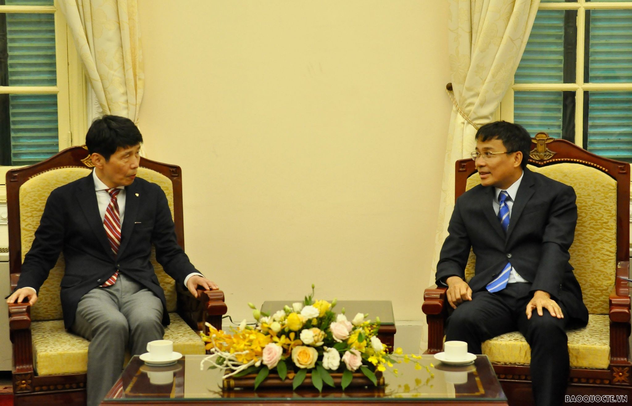 Ngày 3/8, tại Nhà khách Chính phủ, Thứ trưởng Thường trực Bộ Ngoại giao Nguyễn Minh Vũ đã tiếp đón và hội đàm với Thống đốc tỉnh Gunma Yamamoto Ichita. (Ảnh: Duy Quang)