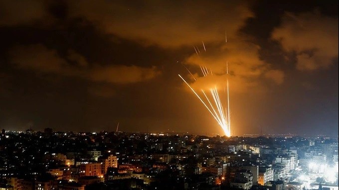 Israel không kích vào Dải Gaza, Palestine nhanh chóng trả đũa