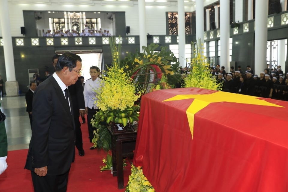 foreign guests pay last respects to president tran dai quang