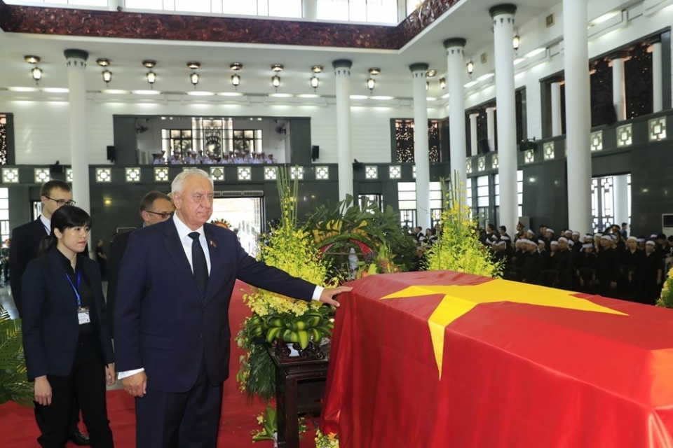foreign guests pay last respects to president tran dai quang