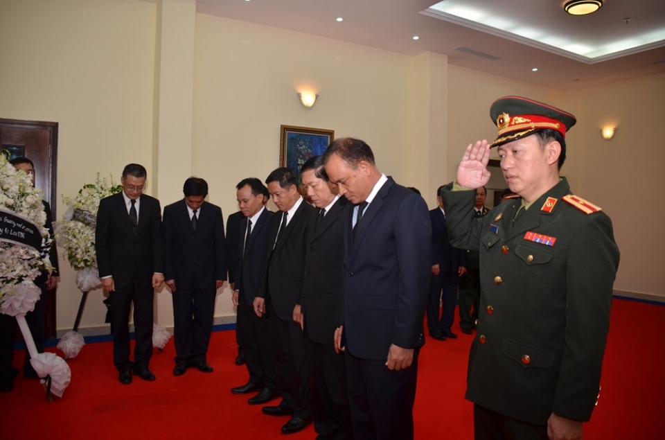 vietnamese embassies open condolence book for president tran dai quang