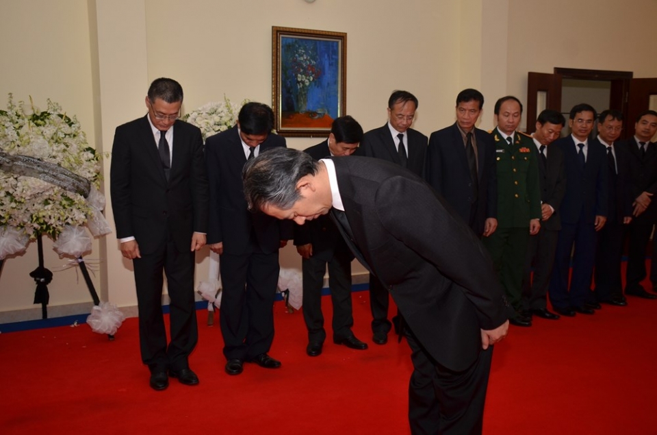 vietnamese embassies open condolence book for president tran dai quang