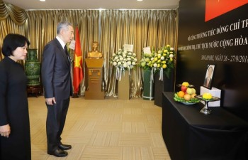 Vietnamese embassies open condolence book for President Tran Dai Quang