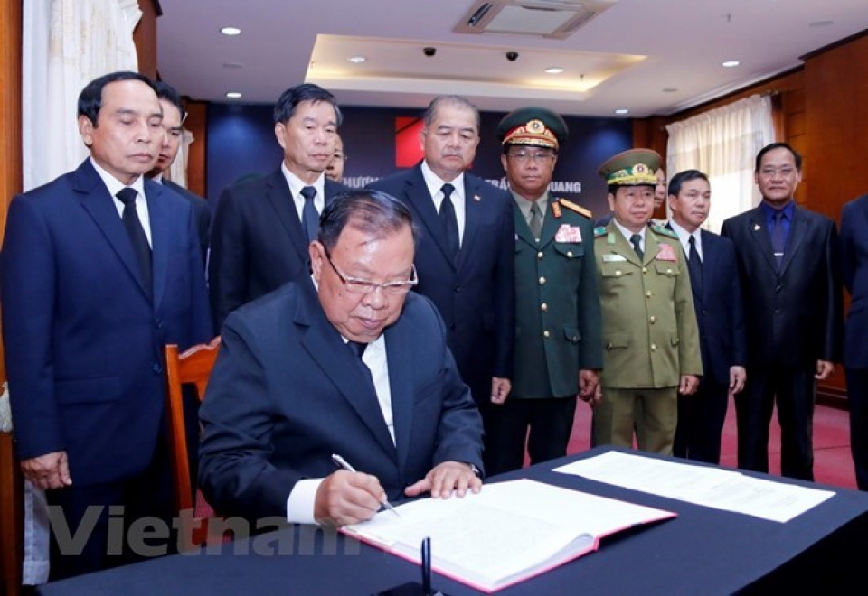 vietnamese embassies open condolence book for president tran dai quang