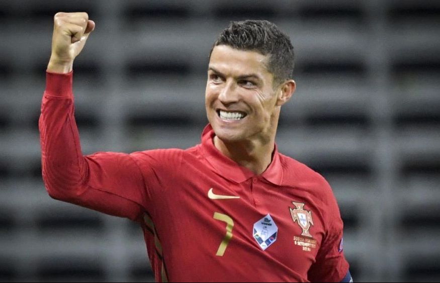 Không dừng lại ở tuổi 35, Cristiano Ronaldo tiếp tục xô đổ nhiều kỷ lục