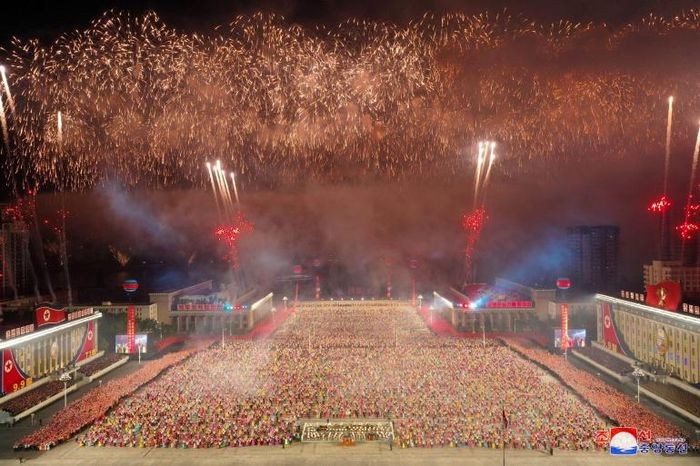 Triều Tiên đã tổ chức lễ duyệt binh kỷ niệm 73 năm quốc khánh vào nửa đêm 8/9, rạng sáng 9/9