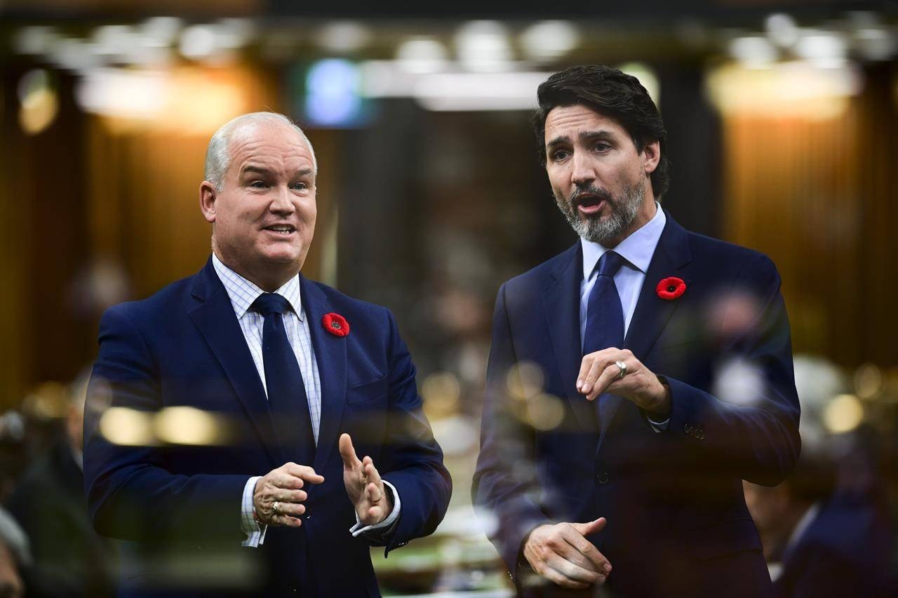 Thủ tướng Canada Justin Trudeau và Lãnh đạo đảng Bảo thủ Erin O'Toole. (Nguồn: Canadian Press)