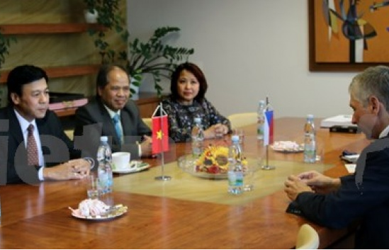 Ambassador helps bridge Vietnamese, Czech localities