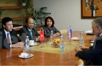 Ambassador helps bridge Vietnamese, Czech localities