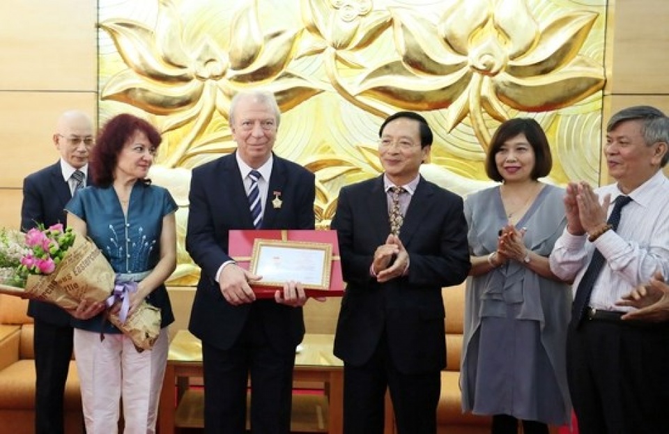 bulgarian diplomat receives friendship insignia