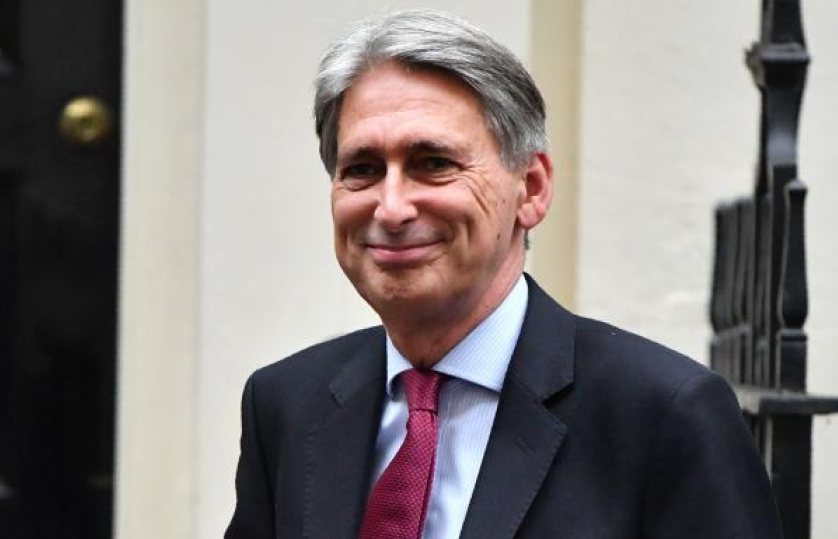 Bộ trưởng tài chính Anh trước sức ép bị sa thải