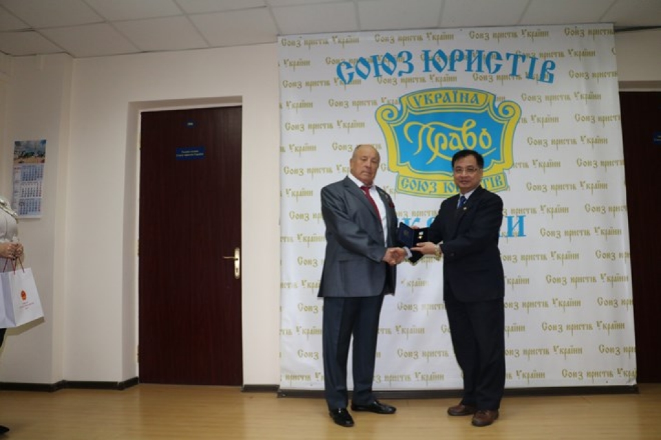 vietnams ambassador to ukraine honoured by world jurist alliance