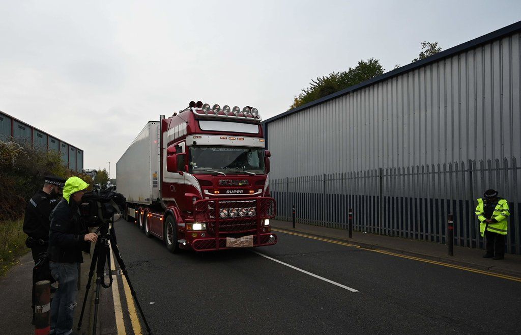 Hé lộ những bí ẩn từ vụ 39 thi thể trong xe tải ở Anh