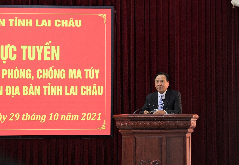 Đại tá, Bác sĩ Tạ Đức Ninh- Nguyên trưởng phòng thường trực Chương trình Quốc gia Phòng chống ma túy Bộ Công an phát biểu tại Hội nghị.