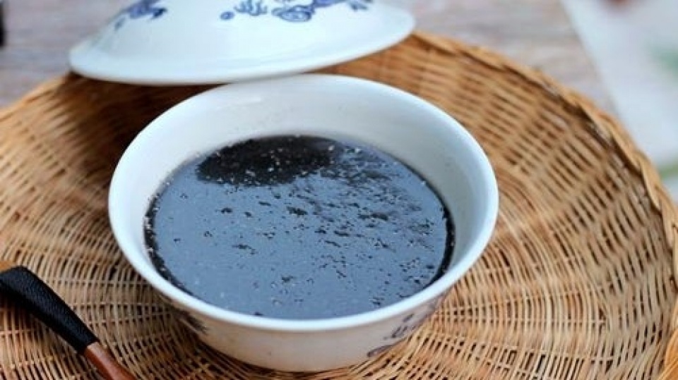 black sesame sweet soup a popular dessert in hoi an