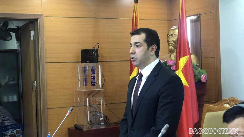 Đại sứ Azerbaijan tại Việt Nam Anar Imanov phát biểu tại tọa đàm.
