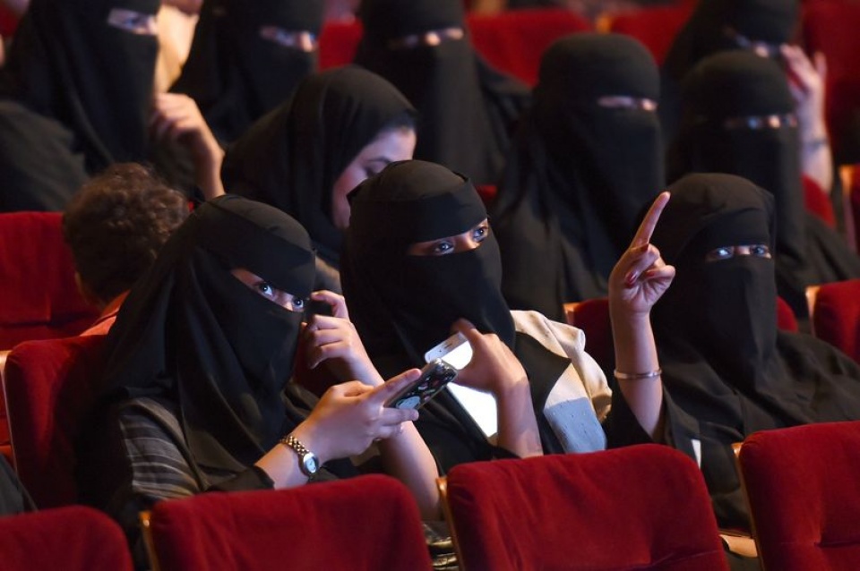 saudi arabia rap chieu phim duoc phep hoat dong sau 35 nam bi cam