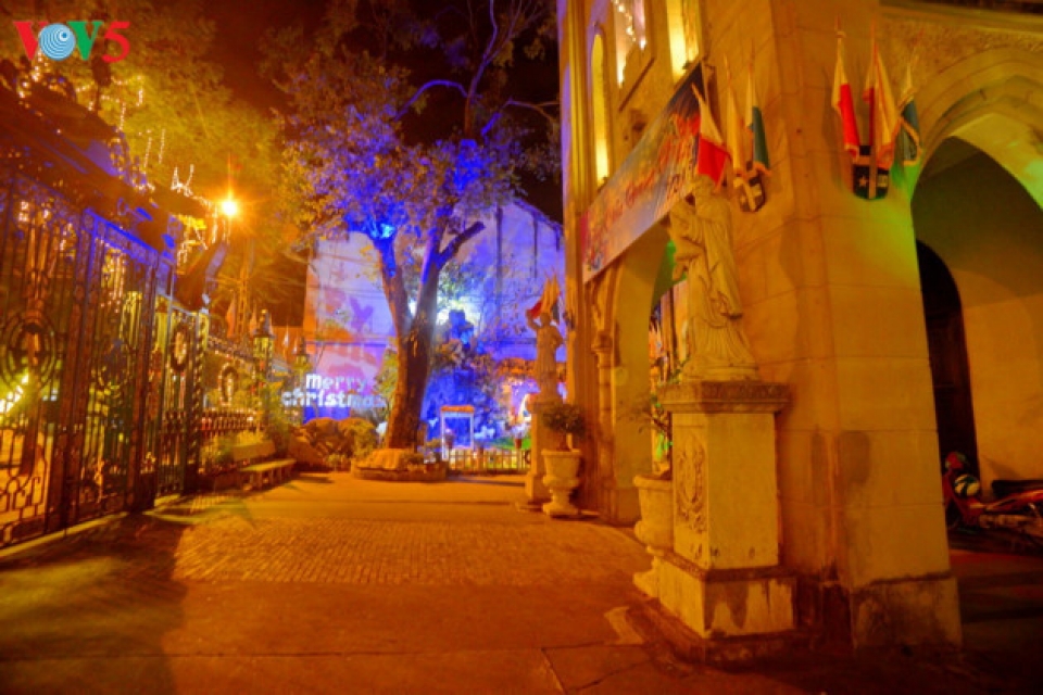 christmas atmosphere at churches around ha noi