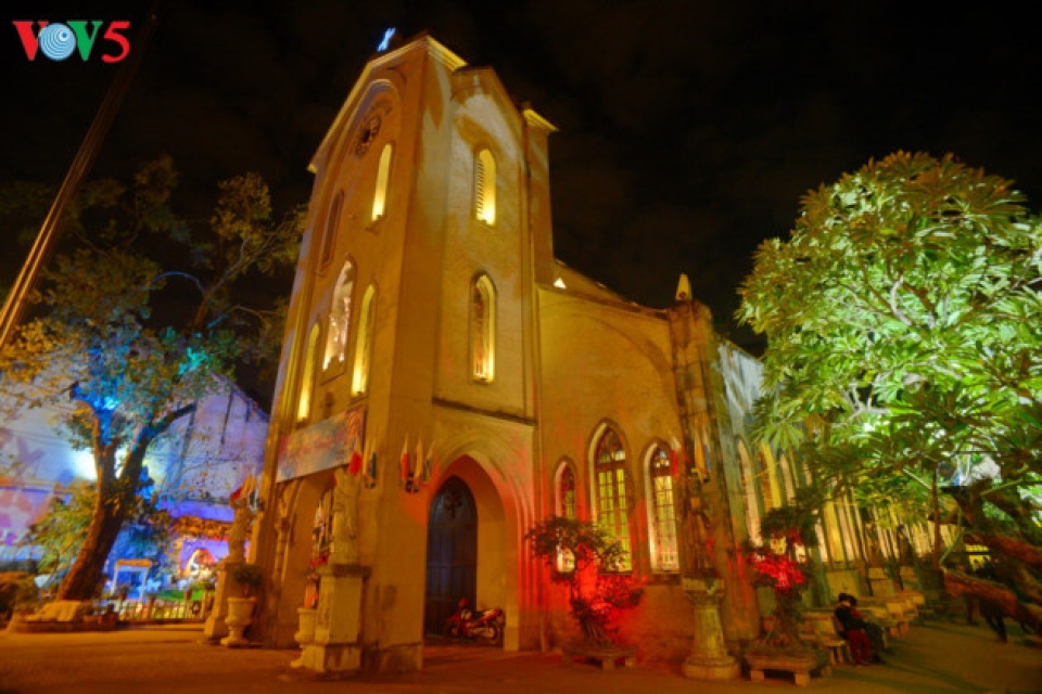 christmas atmosphere at churches around ha noi